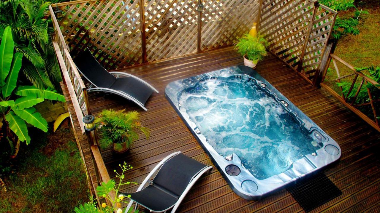 Villa De 5 Chambres A A 250 M De La Avec Vue Sur La Piscine Privee Et Jacuzzi Deshaies